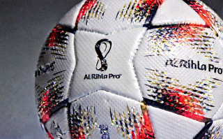 新款世界杯官方比赛用球'Al Rihla Pro'特写